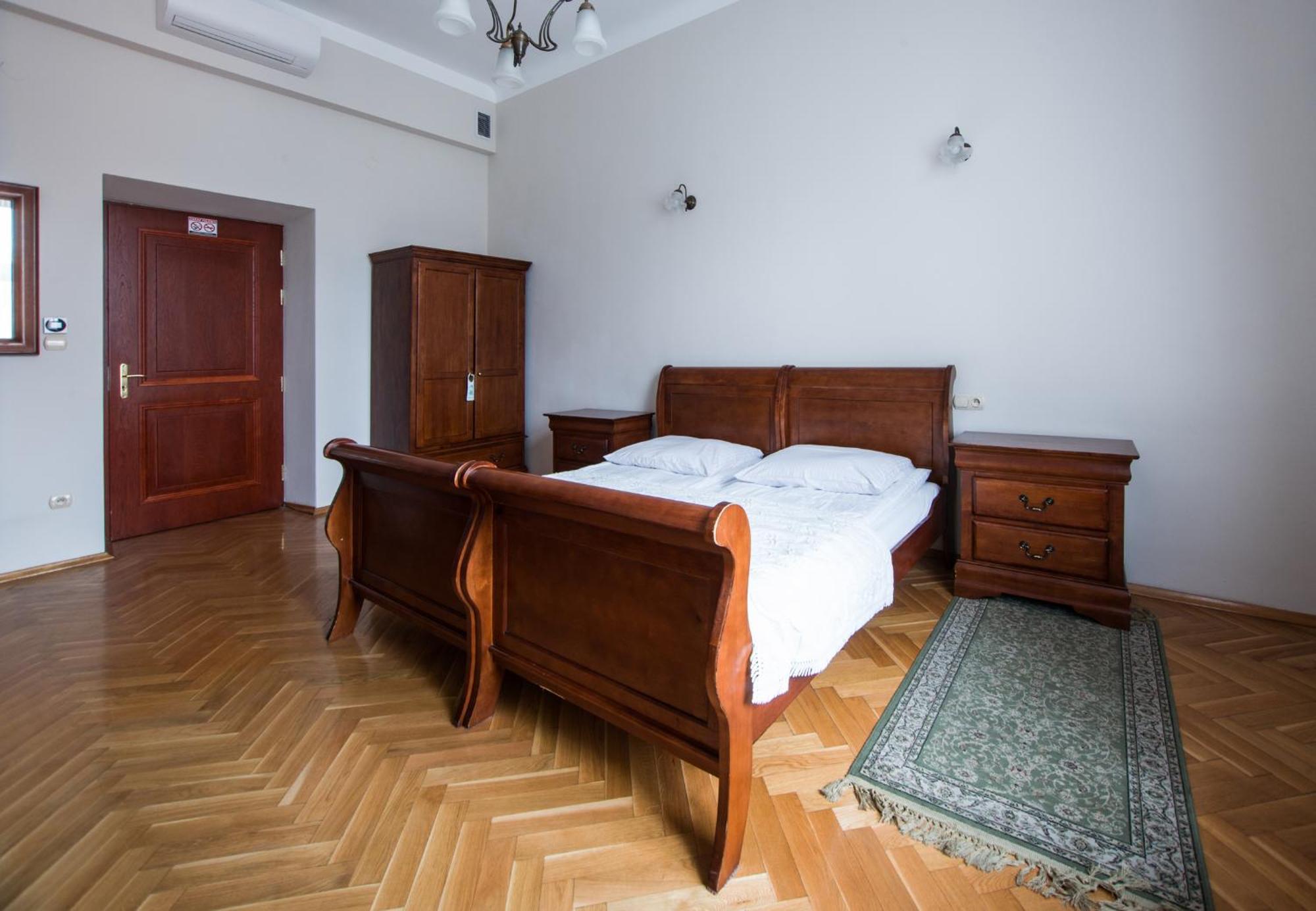 Aparthotel Basztowa Cracovia Esterno foto