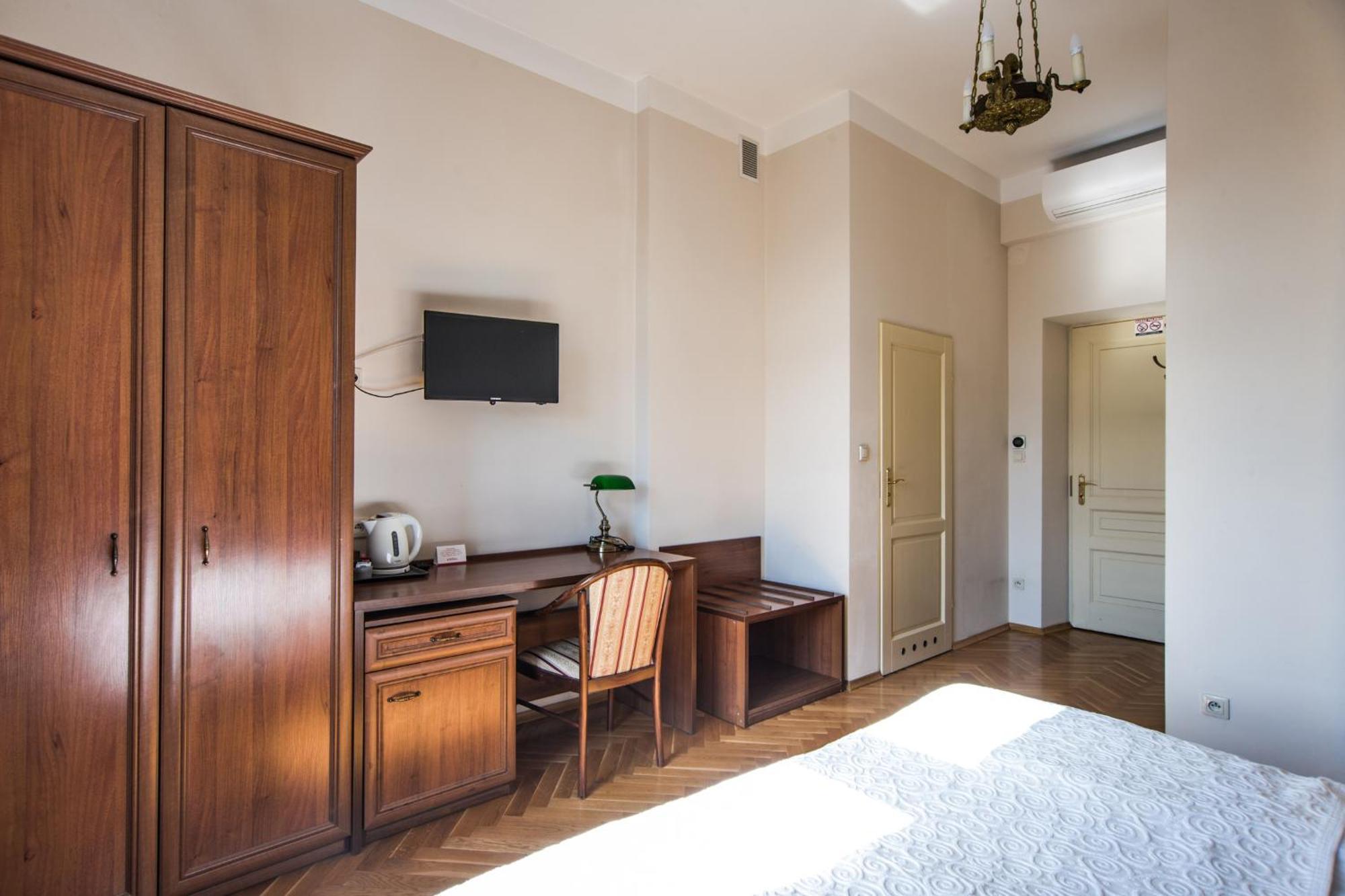 Aparthotel Basztowa Cracovia Esterno foto