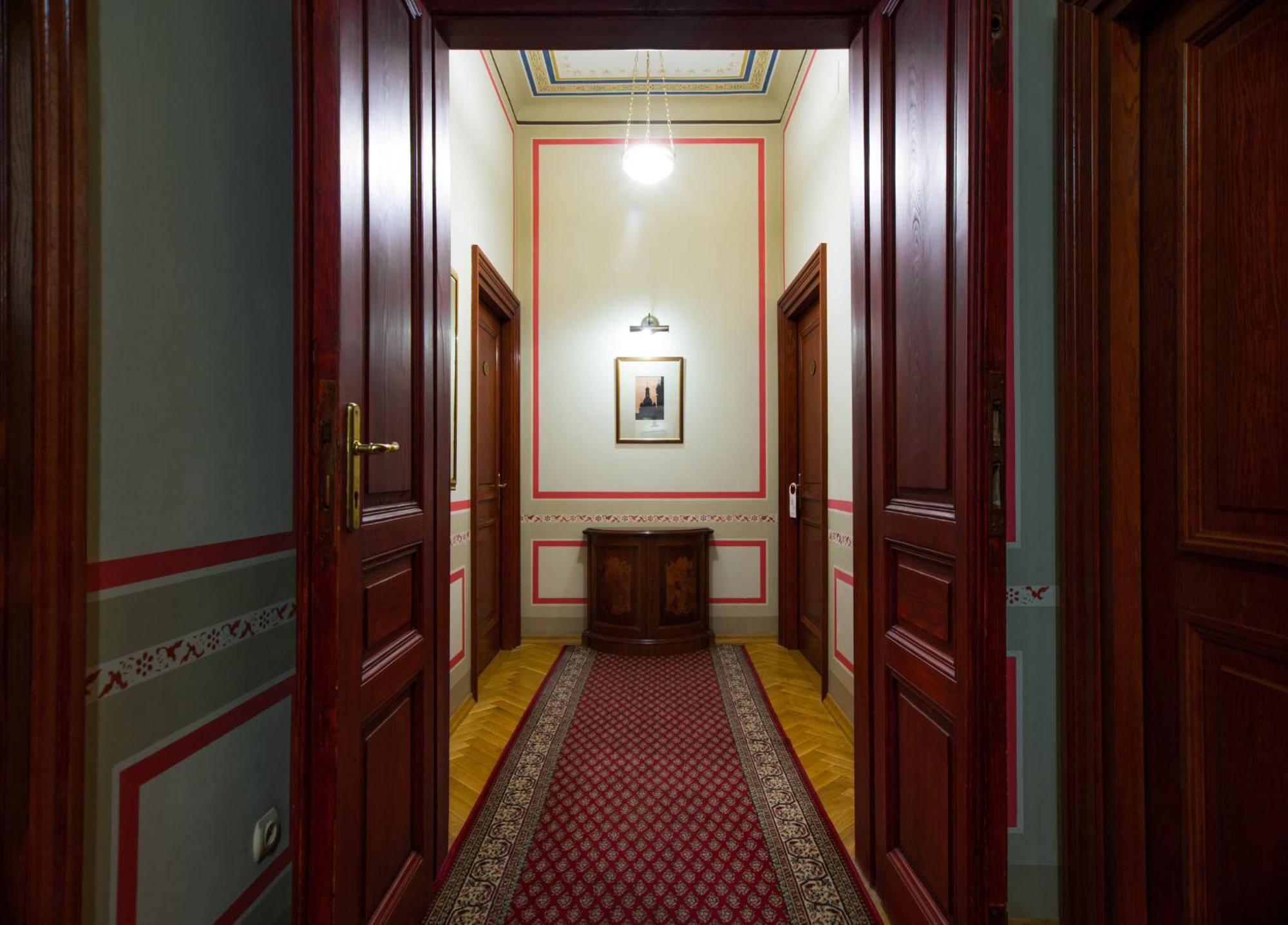 Aparthotel Basztowa Cracovia Esterno foto