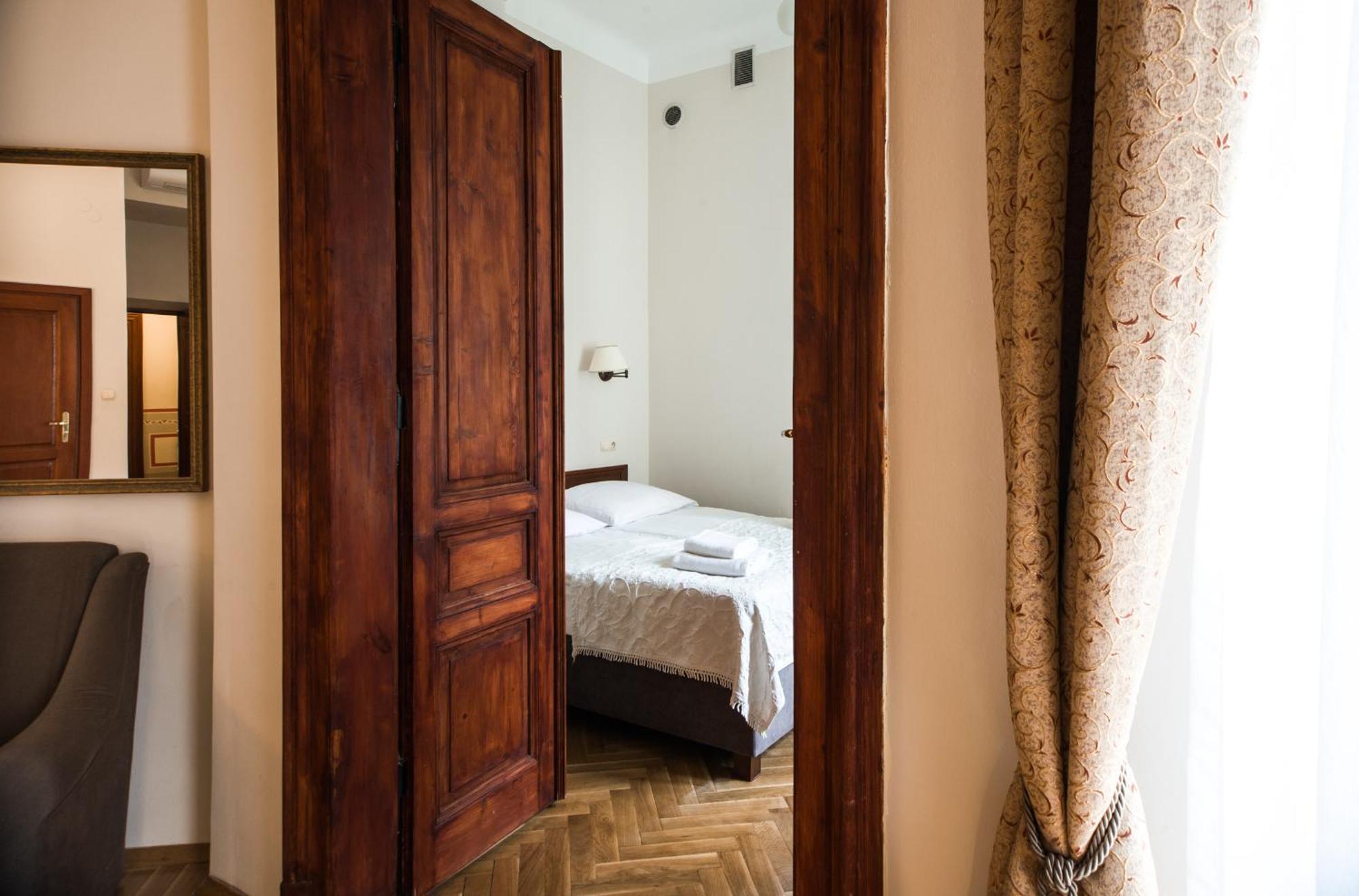 Aparthotel Basztowa Cracovia Esterno foto