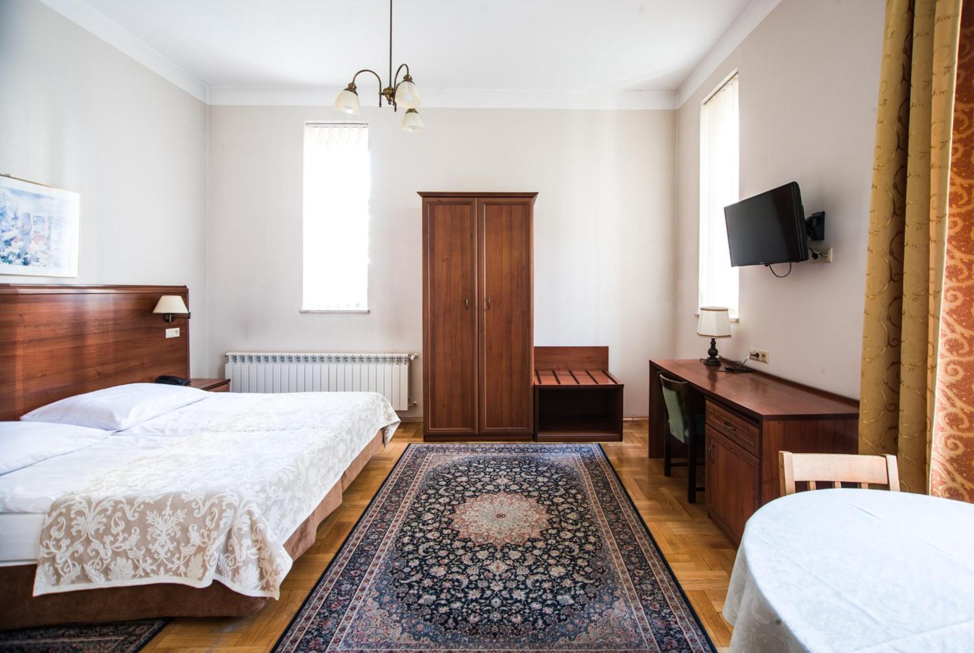 Aparthotel Basztowa Cracovia Esterno foto