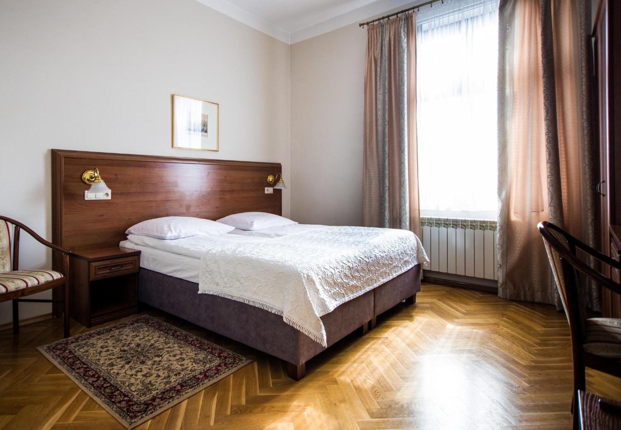 Aparthotel Basztowa Cracovia Esterno foto