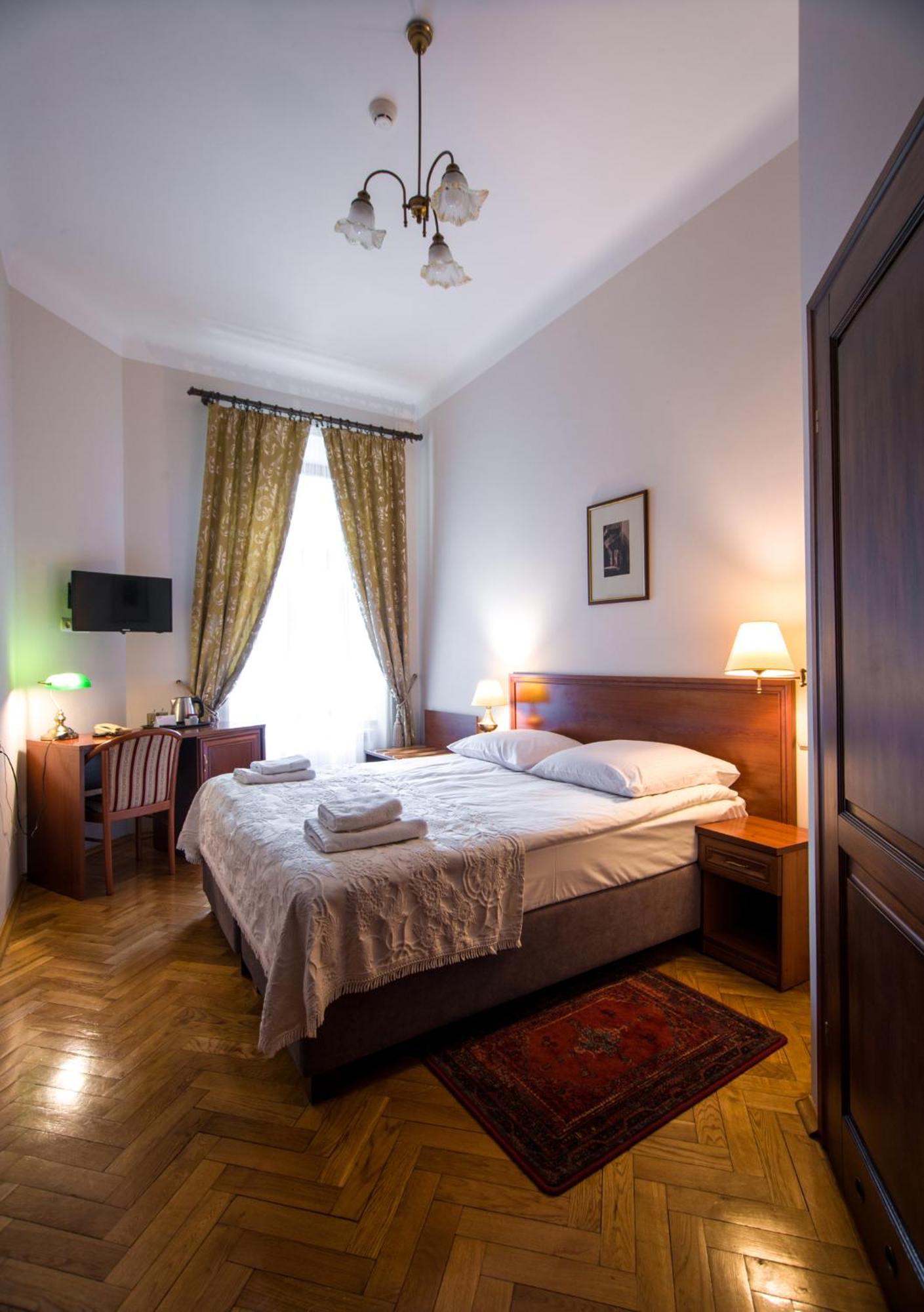 Aparthotel Basztowa Cracovia Esterno foto