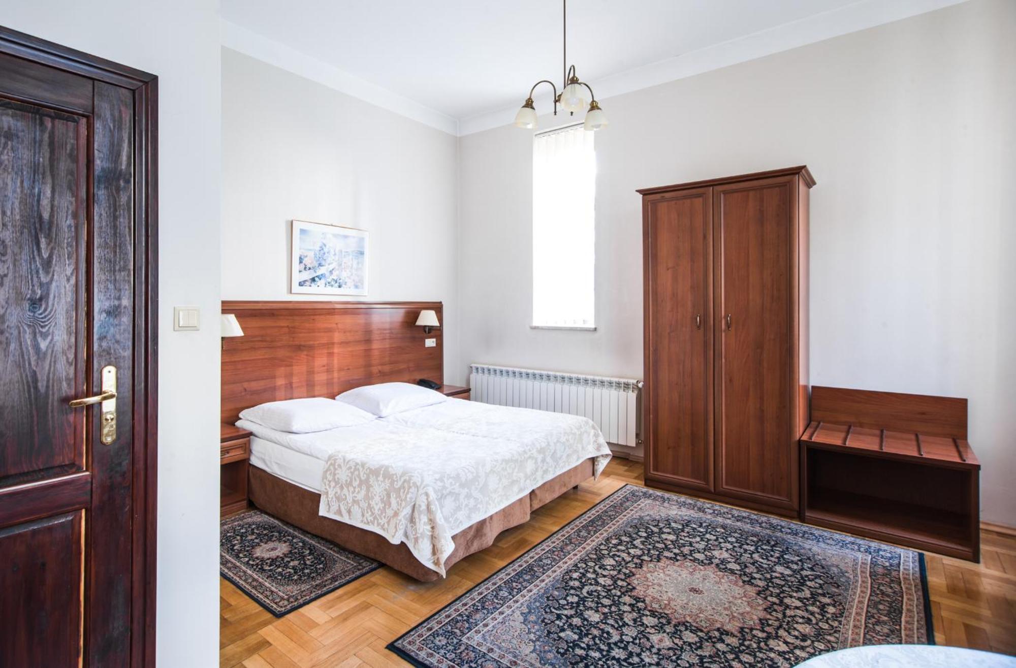 Aparthotel Basztowa Cracovia Esterno foto
