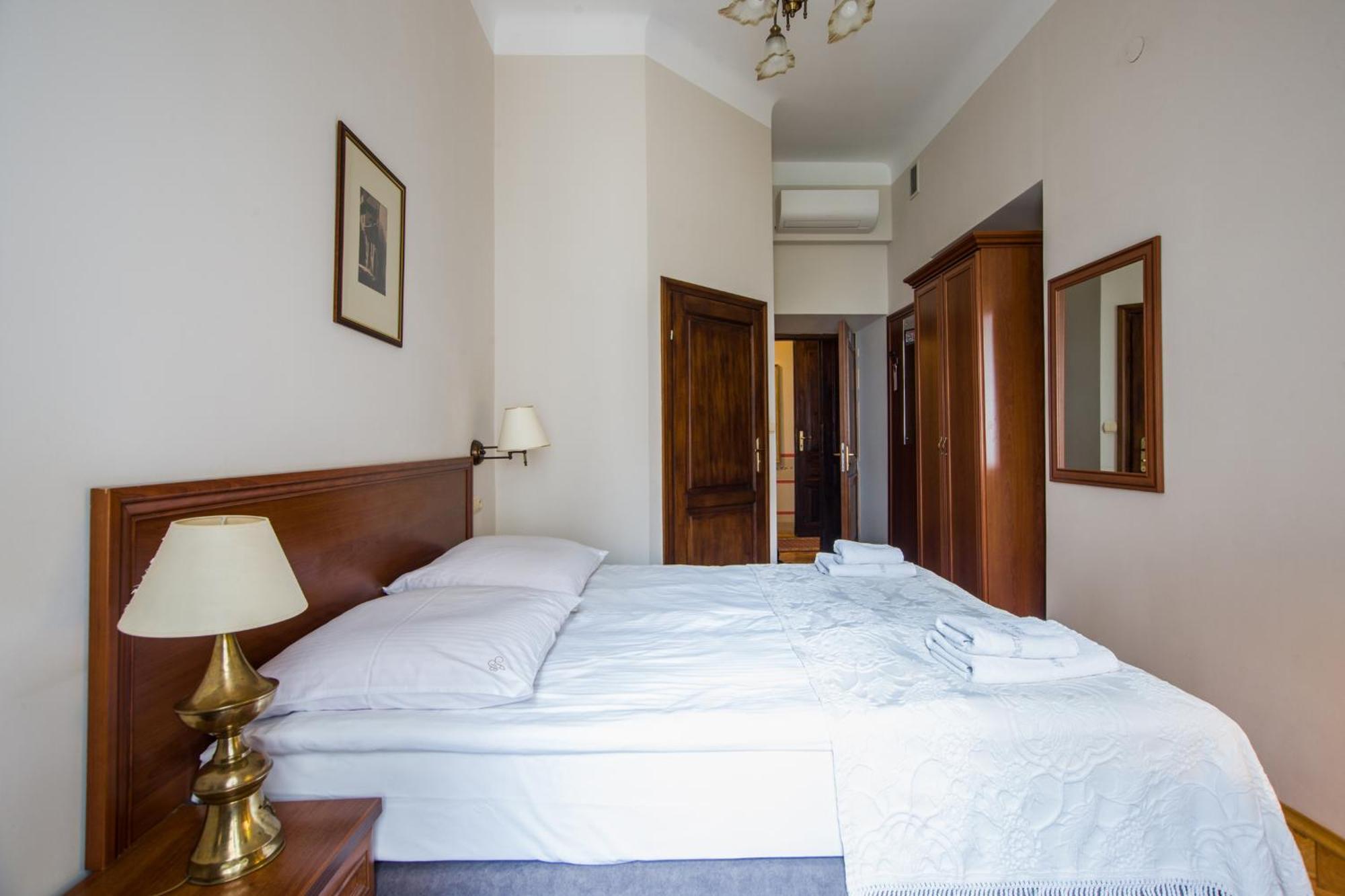 Aparthotel Basztowa Cracovia Esterno foto